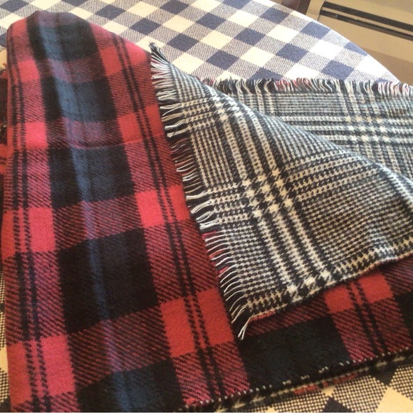 Reversible Scarf - Picture 4 of 7